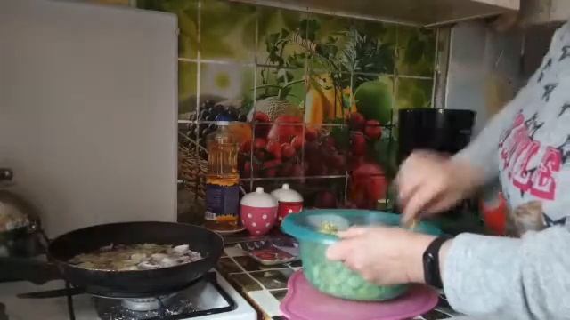 Баклажаны в яйце с луком. смотреть онлайн