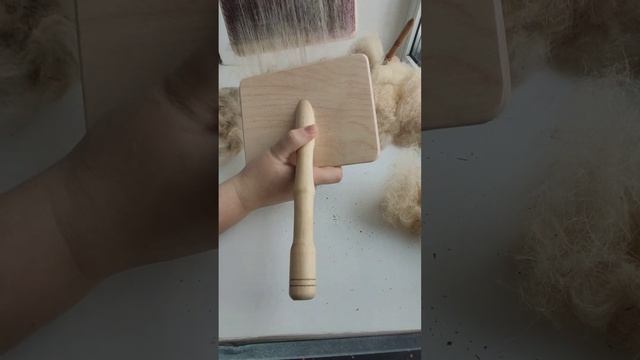 Как я готовлю шерсть к прядению. Как работаю ческами смотреть онлайн