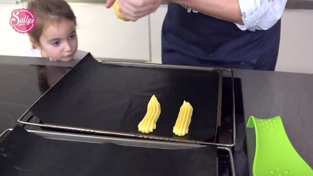 Éclairs mit italienischer Vanillecreme und Schokoladenüberzug / Brandteig / Sallys Welt смотреть онлайн