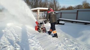 Снегоуборщик СМ-0.6 совместно с мотоблоком Мобил К МКМ-4