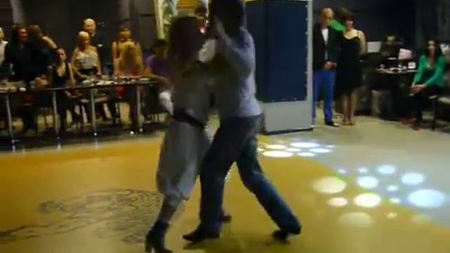 Сальса День рождения Лесничей Алены - танго от Юры и Лены смотреть онлайн