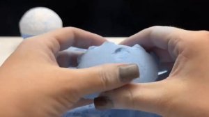 ASMR из пищевой соды: растворение, шипение и бурление множества шариков бомбочек