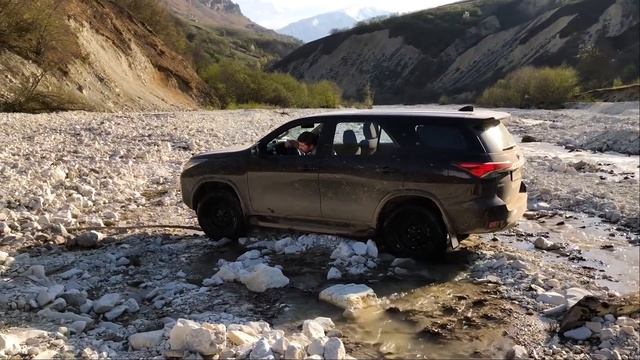 Испытание 2.7 Toyota Fortuner в горах Чечни (часть 2) смотреть онлайн