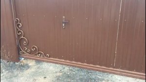 Ручные откатные ворота 3 метра с ковкой . Забор из профлиста 30 метров