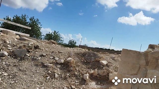 Нашла просторный грот с водой и окном. смотреть онлайн