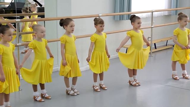 Детские танцы . Занятия для детей 4-5 лет. смотреть онлайн