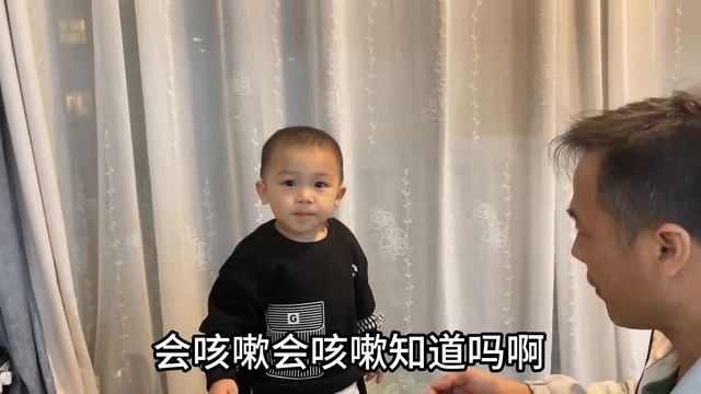 丫丫妈带着航航回柳州拿一些薄衣服，到家二舅马上给航航喂饭洗澡 смотреть онлайн