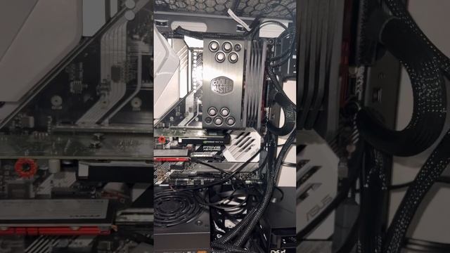 THIS is how I built my first PC - It's SO EASY! смотреть онлайн