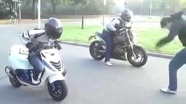 Хороший рывок у скутера смотреть онлайн