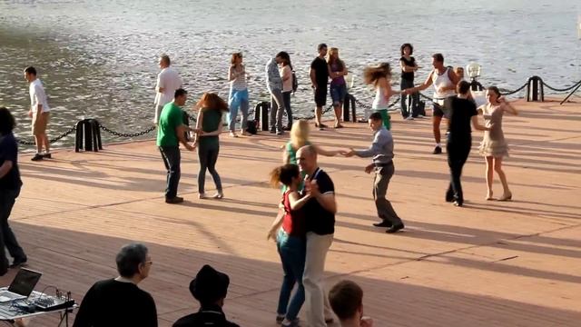 Танцы в Парке Горького смотреть онлайн