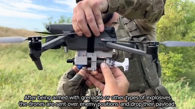 🔴 Ukrainian Soldiers Show How They Arm Small Commercial Drones With Even Smaller Payloads смотреть онлайн