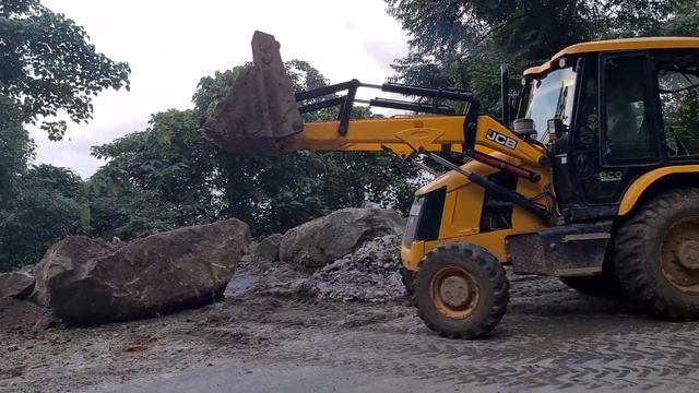 jcb 3dx super removing big boulder rock in a landslide area (part II) смотреть онлайн