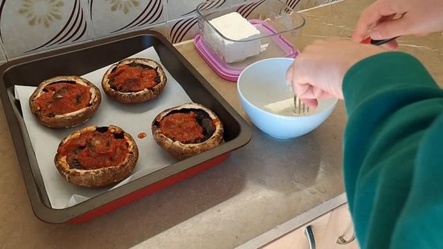 Грибы запеченные в духовке с сыром ? Быстрый рецепт, готовим обед. Снег в Афинах весной [Lusi kane] смотреть онлайн