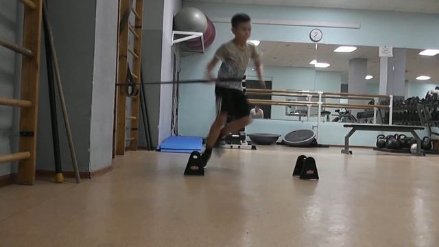 Тренировка. Атлетика. Часть 3. Тренер Александр Ярушкин. Аскар Шакиров. Детский футбол смотреть онлайн