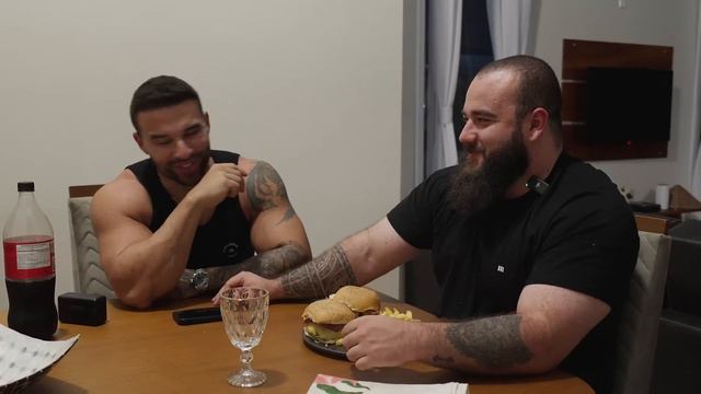 Comi o DOBRO Da Dieta De SAM SULEK Em 1 Dia!! (13.000 Calorias) смотреть онлайн