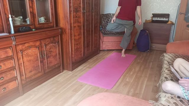 Вриндаван из Вриндавана, и Йога как она есть представляет: утренний комплекс на 15 минут с шавасано смотреть онлайн