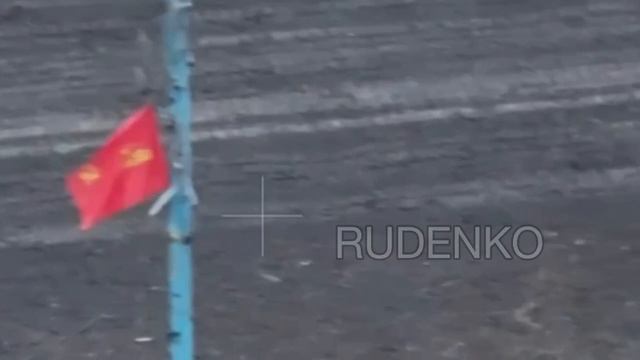 Бойцы 114-й бригады 1-го армейского корпуса водрузили Знамя Победы на стелу «Авдеевка» смотреть онлайн