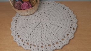 Круглый коврик крючком из трикотажной пряжи.