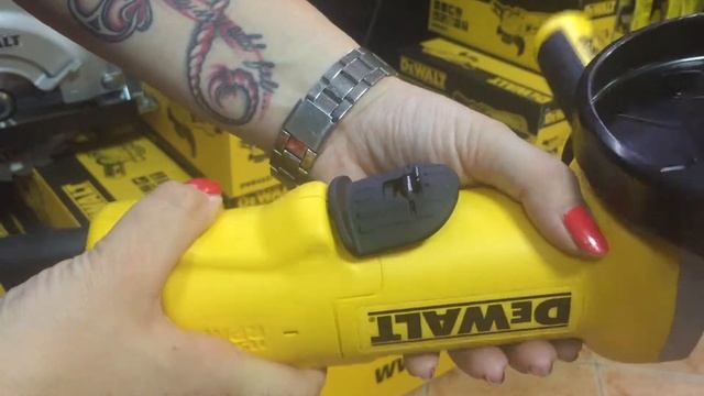 DeWALT DWE4233 - DeWALT DWE 4233 - DeWALT Winkelschleifer - DeWALT sarokcsiszoló смотреть онлайн