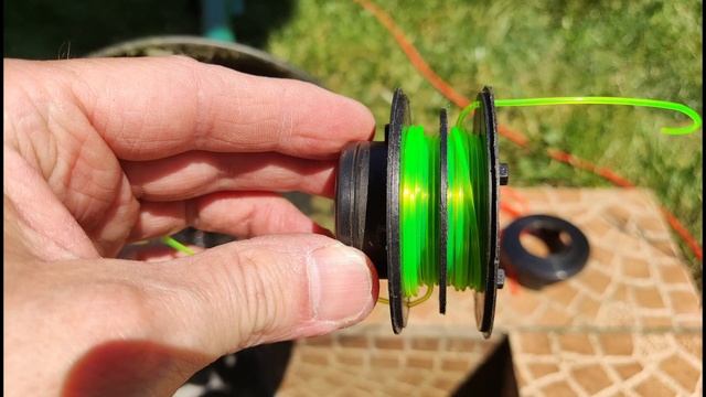 Jak wymienić żyłkę w podkaszarce смотреть онлайн