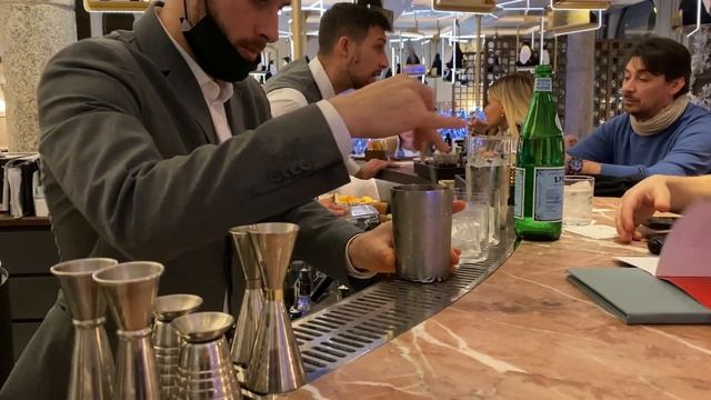 ВЛОГМАС???| Лучшие места для праздничного аперитива в Милане, прогулка по нарядному городу смотреть онлайн