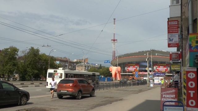 Оранжевый слон возле цирка в Перми 28 07 2017 смотреть онлайн