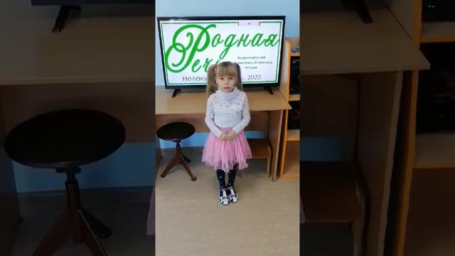 Королева Ангелина, 5 лет, С. Есенин 'Ночь' смотреть онлайн
