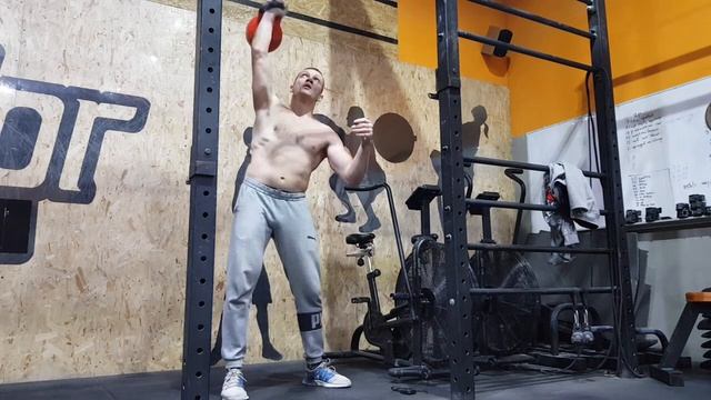 Кто упустит гирю до 150 повторов - ПРОИГРАЛ! смотреть онлайн