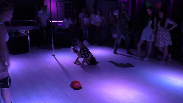 TWERK BATTLE В НОЧНОМ КЛУБЕ VERANDA |Mc A-Breda| смотреть онлайн