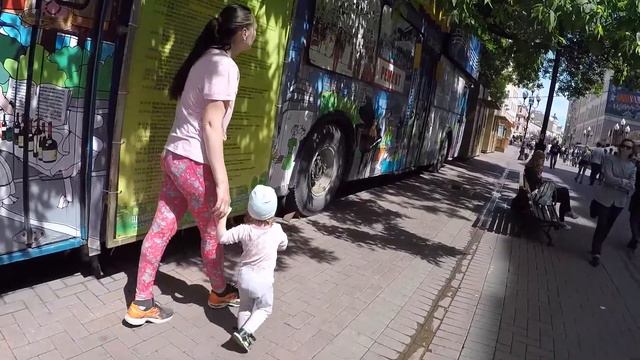На Арбат! Семейный велоштурм - Москвография смотреть онлайн