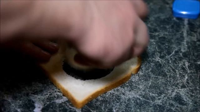 Яйцо в острой чесночной гренке смотреть онлайн