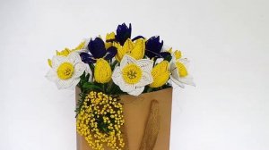♦ Цветы из бисера ♦ Весенний букет ♦ Тюльпаны, ирисы, нарциссы и веточка мимозы ♦