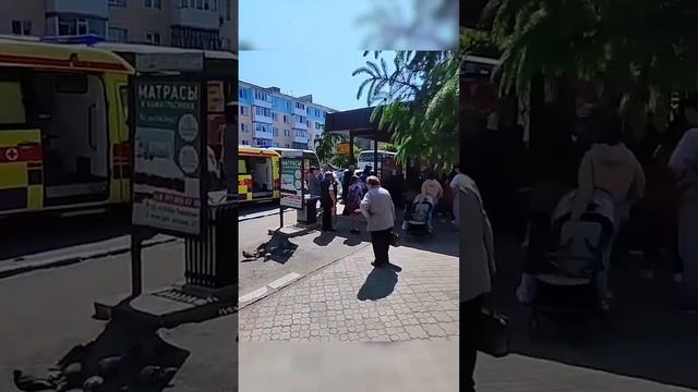 В Петропавловске автомобиль врезался в остановку с людьми смотреть онлайн