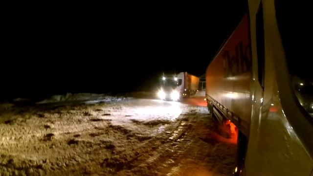 Киренск, двое суток простоя на погрузке! Хоть не скучно с парнями! смотреть онлайн