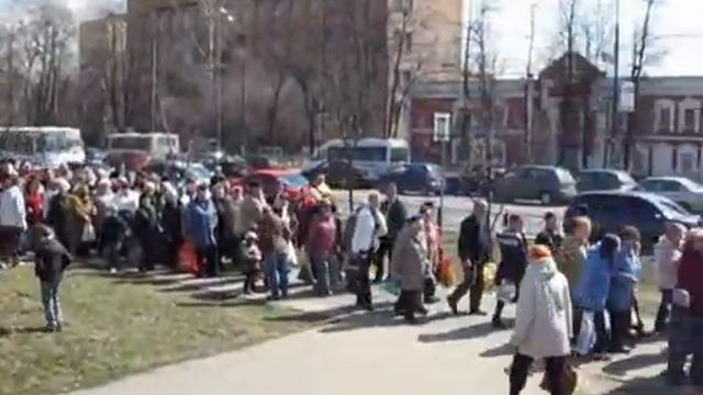 Одинцовцы освящают пасхальные куличи и яйца смотреть онлайн