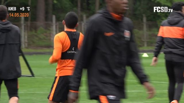 Мы вернулись! Первая тренировка Шахтера после двухмесячного карантина смотреть онлайн