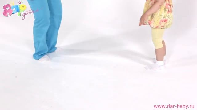 Музыкальная игра для детей 'Шагаем пляшем' смотреть онлайн