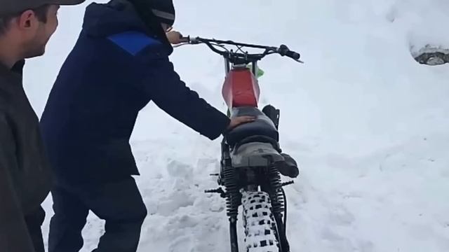 Катание на мотоцикле зимой смотреть онлайн