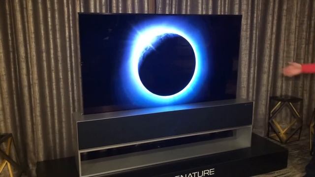 LG Signature OLED TV R Demo смотреть онлайн