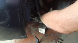 Ауди А4 Б5: замена датчика АБС на переднем левом колесе