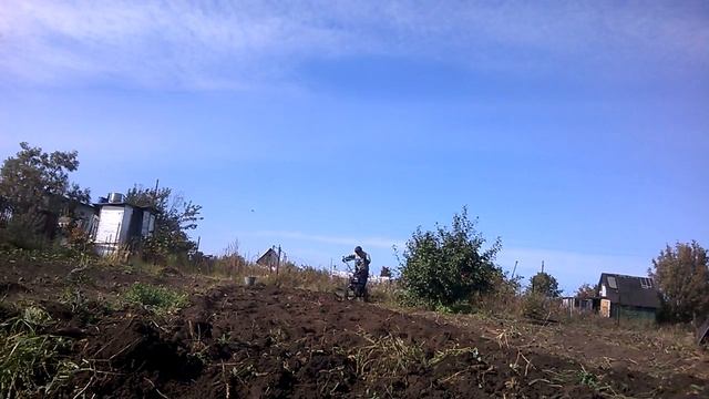 Вспашка огорода под зиму плугом при помощи мотоблока Master YArd MT 70R TWK+ смотреть онлайн