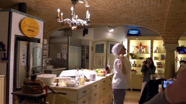 МАСТЕР-КЛАСС: готовим венский штрудель во дворце Шенбрунн, оригинальный рецепт. Strudel Recipe