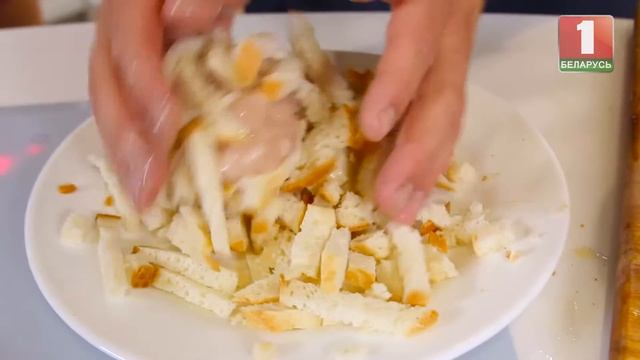 Оливье в фирменном стиле и котлета "Папараць-кветка" смотреть онлайн