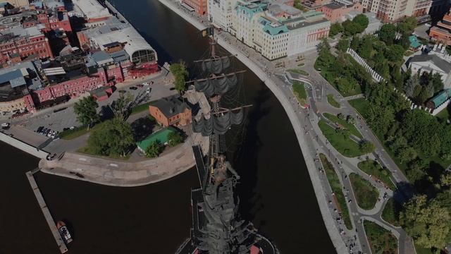Памятник Петру I (аэросъемка, Москва) смотреть онлайн