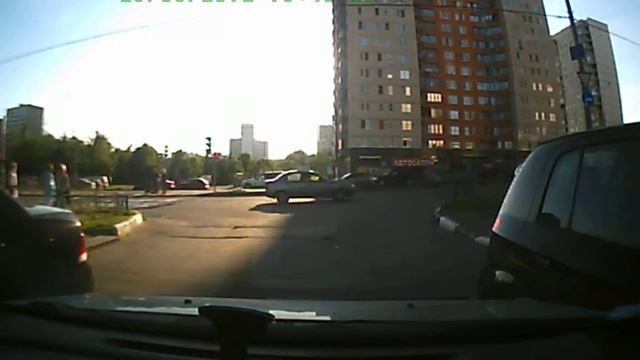 Чертановский демон поцарапал нам машину.AVI смотреть онлайн