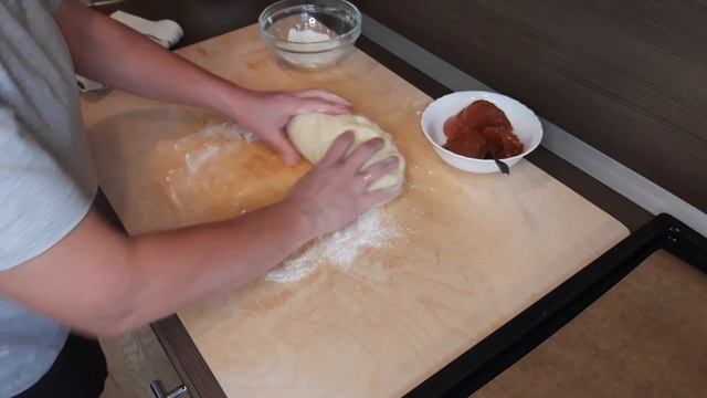 Как готовить пирожки в духовке/ Печеные пирожки с яблочным повидлом/ Рецепт теста/ смотреть онлайн