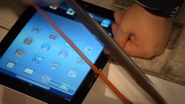 diePad: сумасшедший краш-тест нового планшета Apple смотреть онлайн