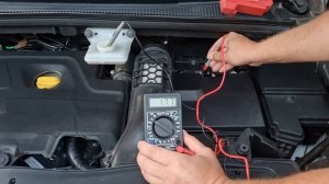 Проверка наличия воды в тормозной жидкости с помощью мультиметра.