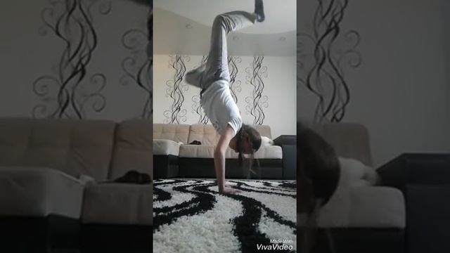 Стойка на руках 1 часть от B-girl yany pro (новичок) смотреть онлайн