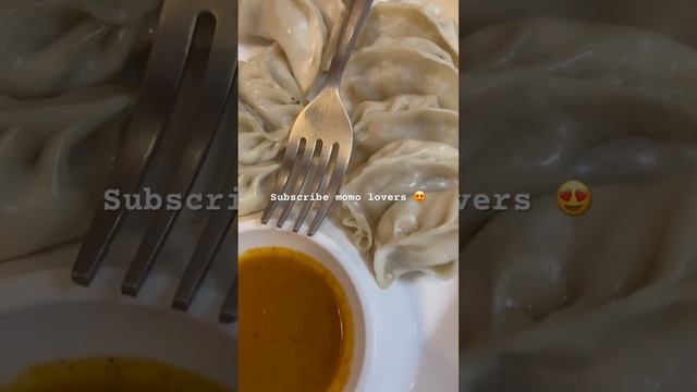 Momo Lovers Subscribe ? #spicyfood #indianstreetfood #momolovers #momolove #foodie #momochutney